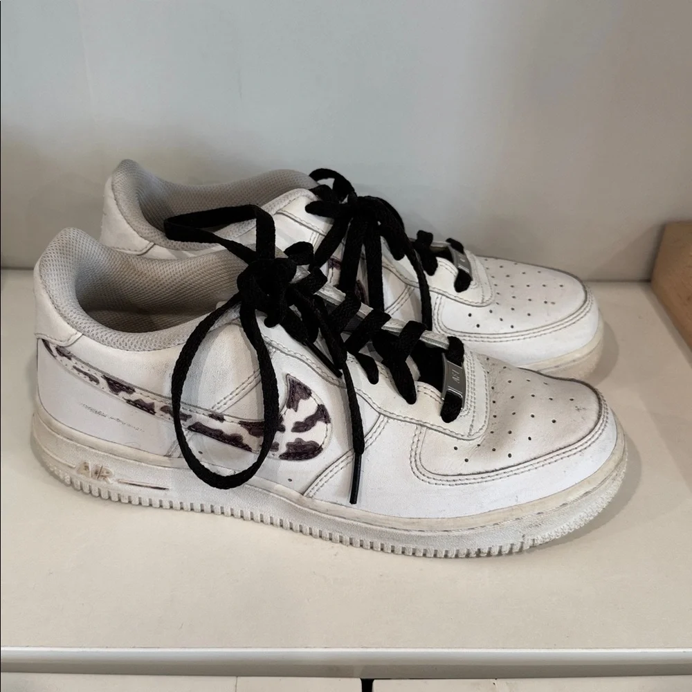 Nike Kids White Sneakers‎ with Black Pattern